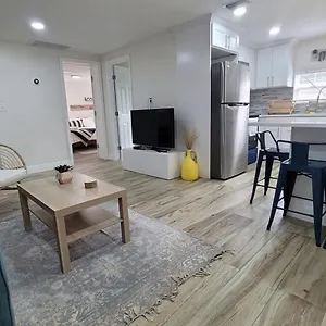 Stylish Chic King Bed Ybor Dt Holiday home Tampa